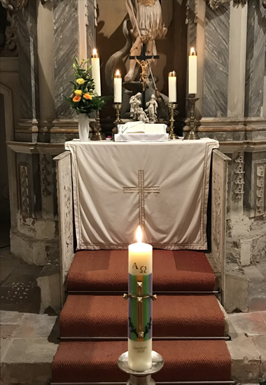 Altar- und Osterkerzen